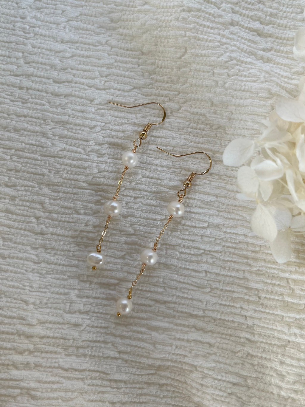 Sterling Silver Raven Pearl Earrings (Gold/Silver)