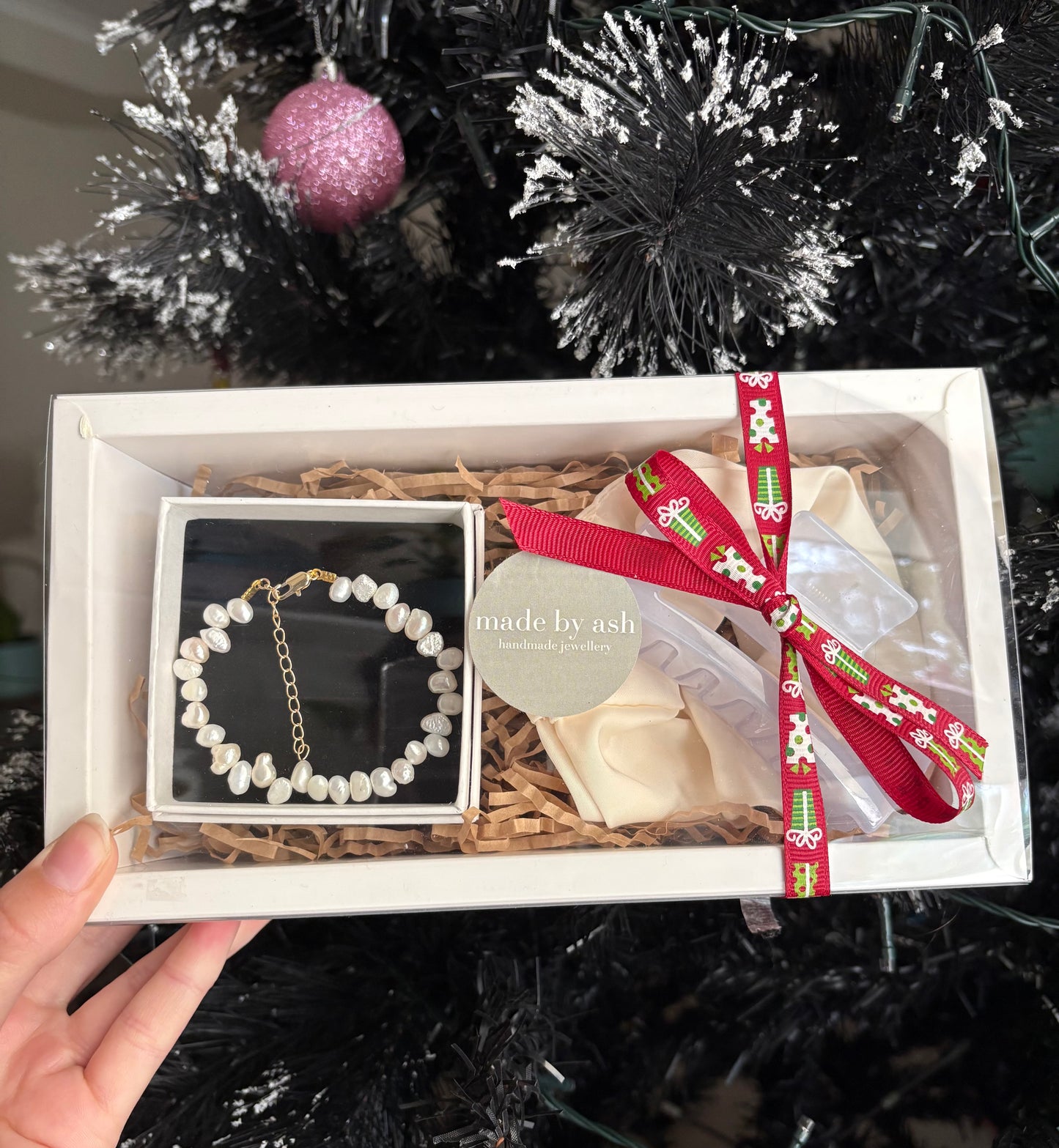 Deluxe Gift Box: Beaded Bracelet